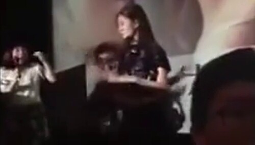 太可怕了！刘亦菲广州宣传新片竟被疯狂男粉丝直接扑倒