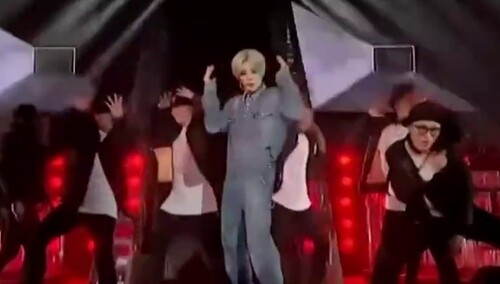 2016LH鹿晗巡回演唱会上海站：鹿晗《超级冠军》