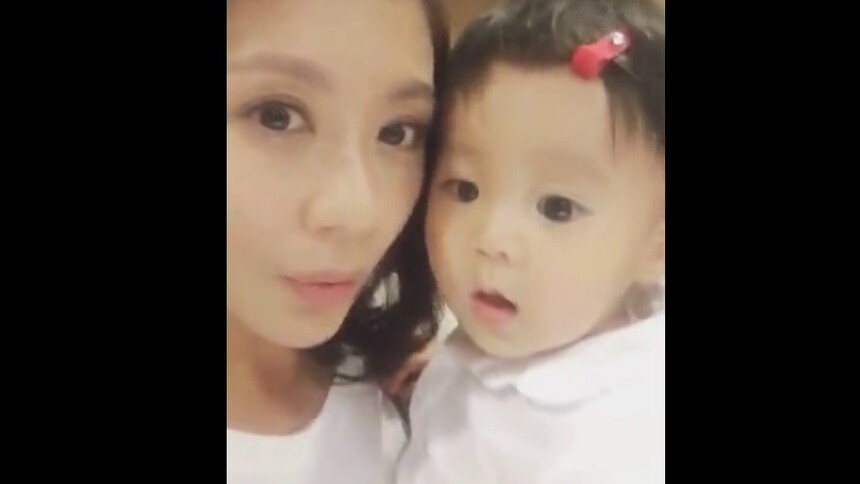 【一直播】女神贾静雯晒幸福秀厨艺 老公修杰楷和萌咘咘出镜