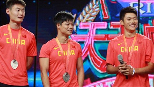 天天向上20151002期：苏炳添隐私遭挖被“围观”