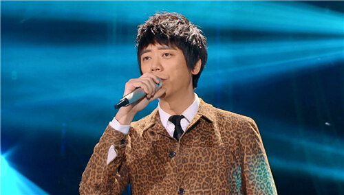 信返场深情演唱《彩虹》 李克勤致敬张国荣