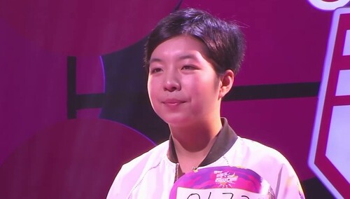 选手唱《最美》献评委 冯冬表示“不吃这一套”