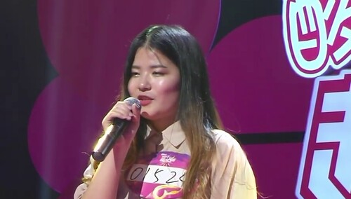 选手上台演唱太慌张 冯冬老师鼓励好好准备以后比赛