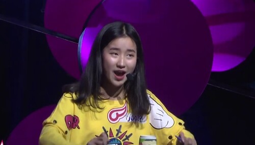 妹纸用杯子和笔伴奏惊艳评委！全能少女实力斩获Pass卡