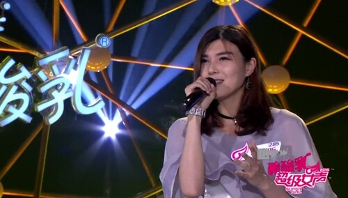 美女导购强势登陆超女舞台！王岚昕犯紧张癌与PASS擦肩而过