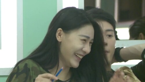 舟奕博杨馥宇秘密传递纸条 嘻芮拷问欲揭开真相