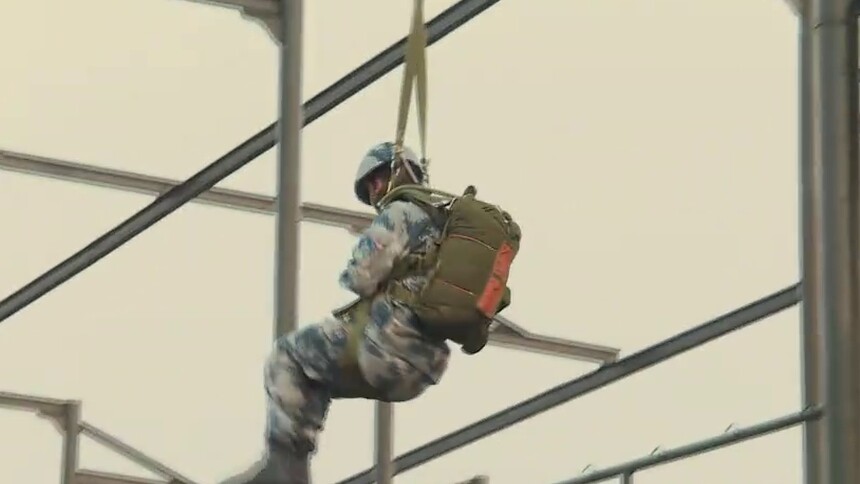 铁汉对决 王威完美示范惊艳新兵班