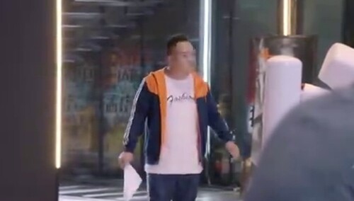 李赫为学生讨公道怒撕合约 胖揍猛虎却被偷袭负伤