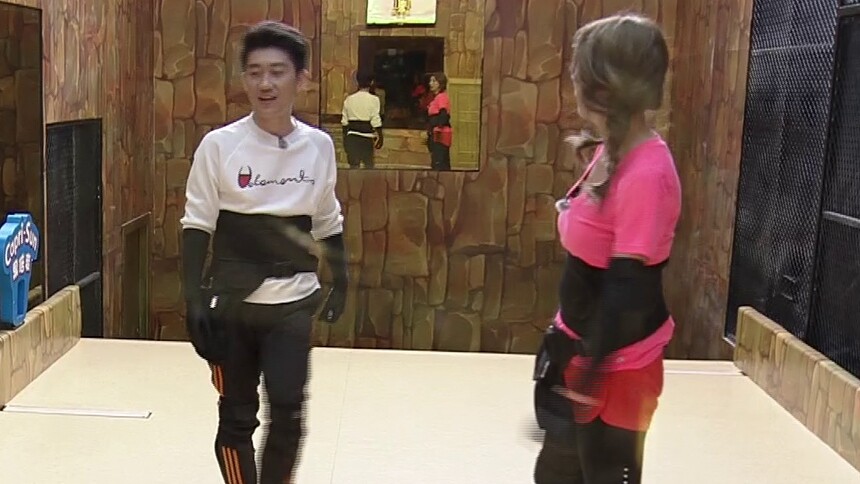 金志文身高不足遭嫌弃 黄嘉千秒变“女超人”