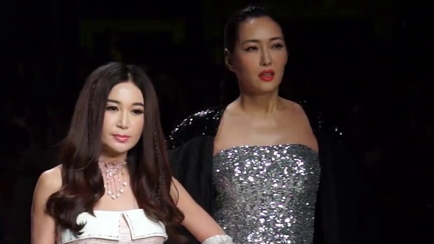 【Sunday资讯】孟广美傲人上围走秀引爆全场 温碧霞同场斗艳气质不凡