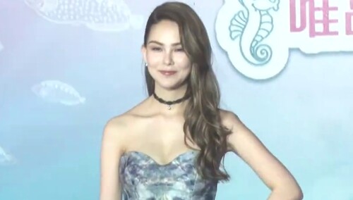 【Sunday资讯】“天王嫂”昆凌带娃时尚从小培养 女儿穿衣搭配：看不懂！