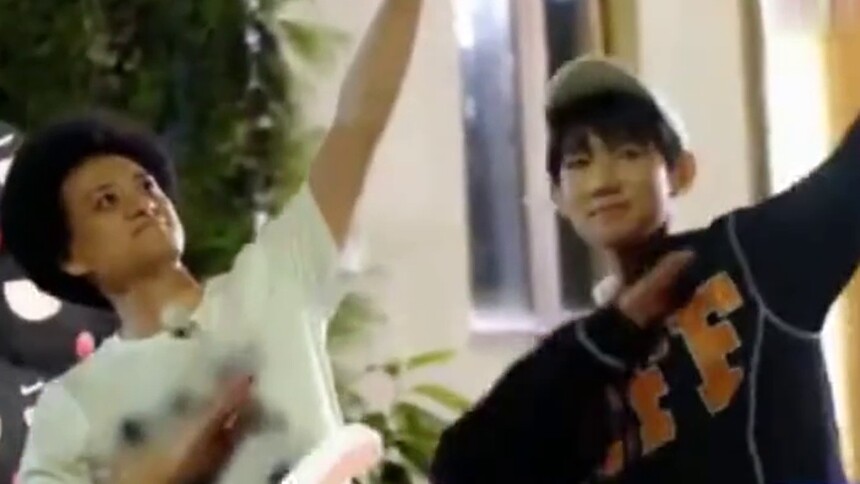 王源赵英俊花式走秀 画面太美我不敢看