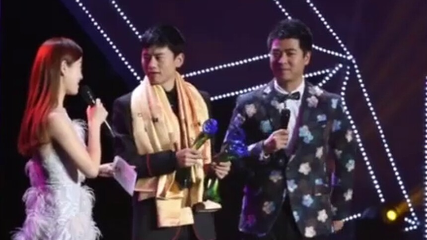张杰风云榜盛典获三大最佳奖项 拜倒在小哥哥的颜值和微笑里