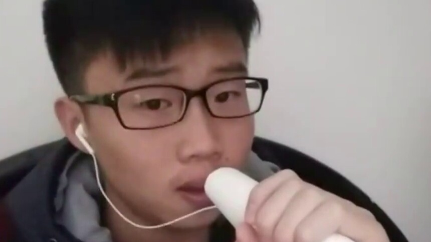 2017快乐男声报名选手旺仔小酥：演唱《乌兰巴托的夜》话筒超抢镜