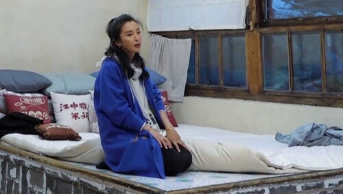 李冰冰炕上取暖追溯童年快乐时光 满满都是回忆