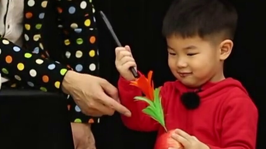 胡可带娃记第3期：呆萌小鱼儿玩转魔术 朱锐智斗“鲫鱼兄弟”