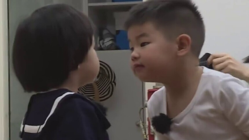 胡可带娃记第11期看点：包文婧携娃拜访胡可家 饺子小鱼儿对视画面好喜感