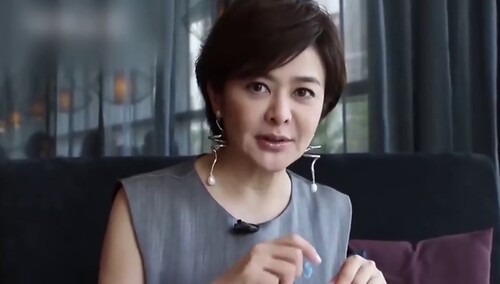 《我们来了》第二季解密关之琳日常 化妆包里都有哪些神器？