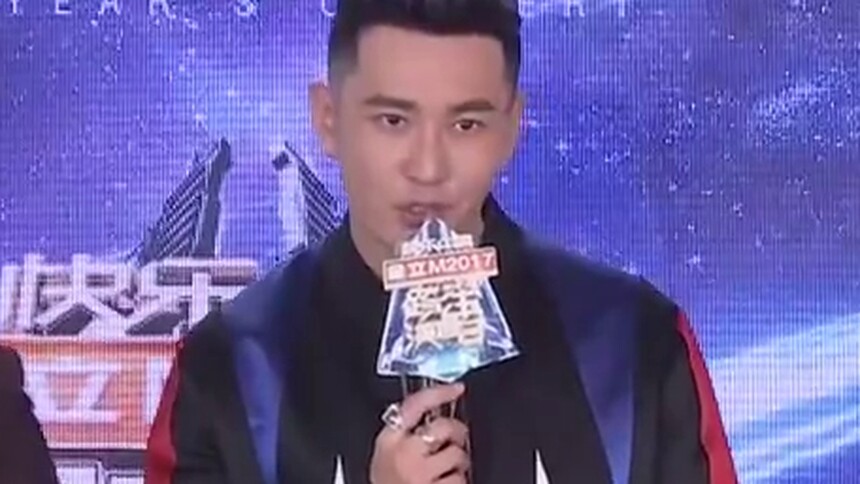2018心愿单之我要脱单：莫名的一把狗粮！黄晓明后台隔空秀爱Angelababy