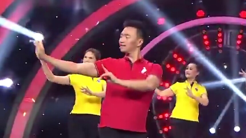 《广场舞金曲》歌曲《西厢》 演唱：后弦 舞蹈：王广成 黄小燕等