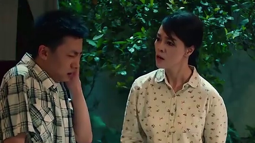 同一个世界同一个妈：我再不盯着你 你就要上房揭瓦了！