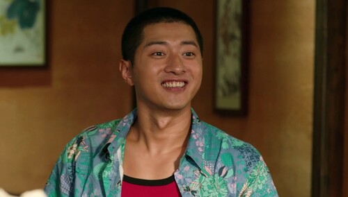 时尚博主上线？陈豹非主流装束吓出了小敏的表情包