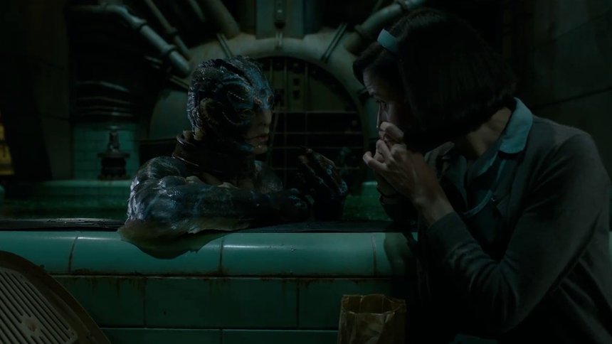 莎莉·霍金斯与“鱼人”一同进餐