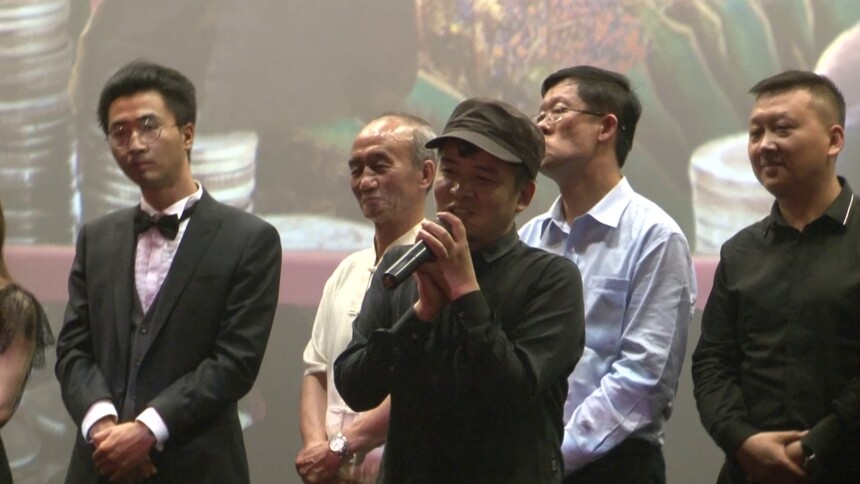 《荒城纪》京城首映礼 黑色幽默启发观众思考