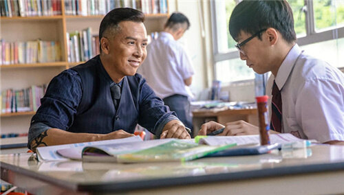 《大师兄》全球首映口碑爆棚 甄子丹教老外“整治”熊孩子