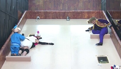 举报！大鱼哥哥作弊啦！自带防滑神器险过石阶