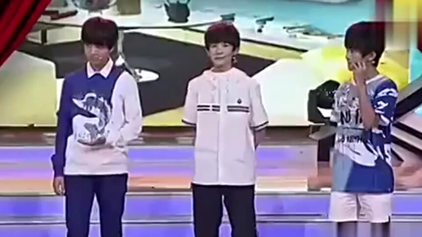 【爆笑生活小剧场】TFBOYS搞笑演绎重庆话小品，王源秀英文，王俊凯用身体来搞笑！