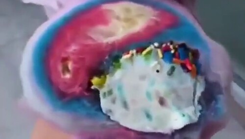 【萌吃货美食】包裹着冰淇淋和糖豆的棉花糖卷，想要尝一口吗？
