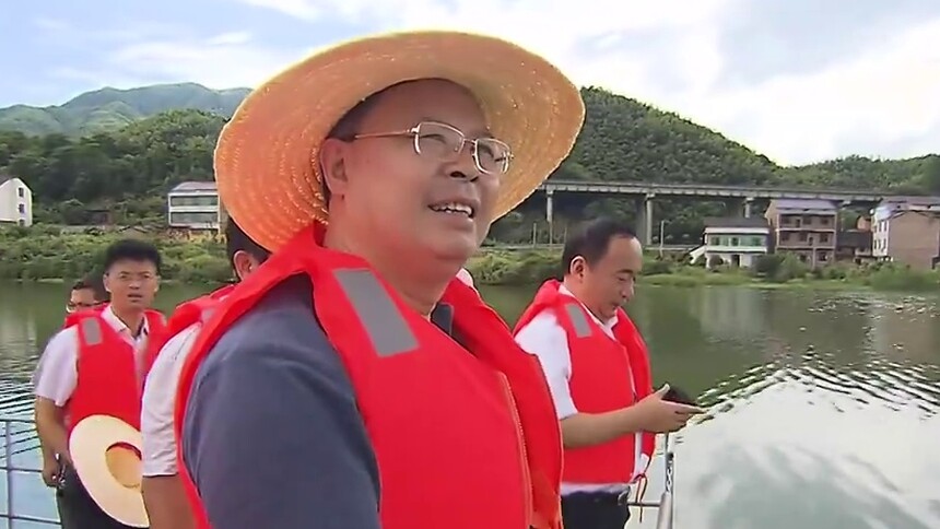 张剑飞巡查洣水流域