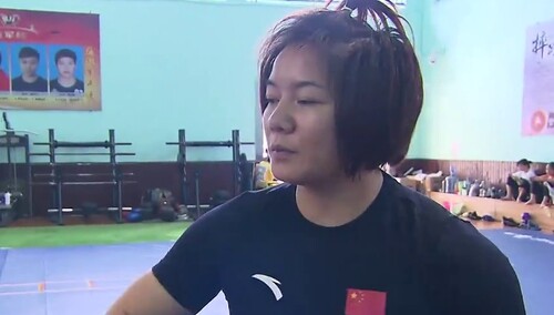 专访亚运会摔跤冠军周倩：说话轻声轻气 上场霸气十足