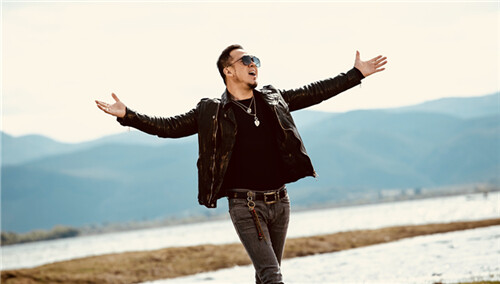 杨坤《带着工作去旅行》