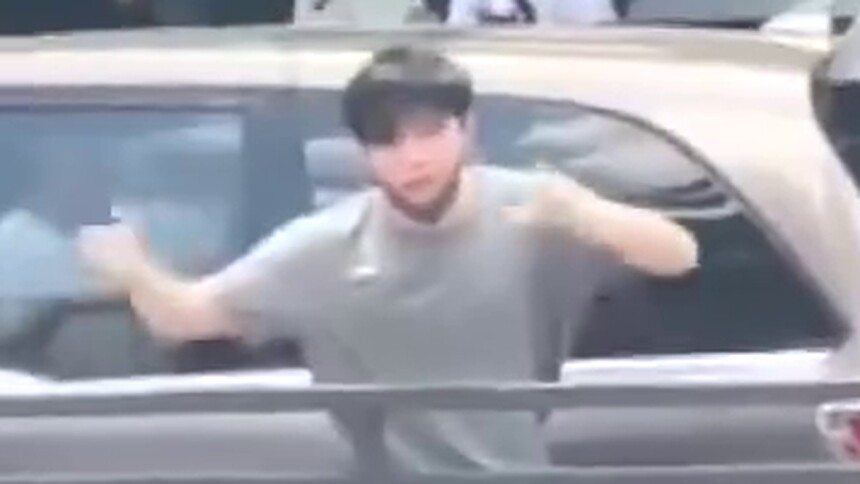 张艺兴坐飞机前往首尔，一觉起来还在上海，小绵羊表示：懵懵哒