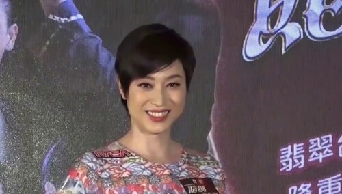 蔡少芬晒合影为闺蜜陈法蓉庆生 直呼全家人都爱她