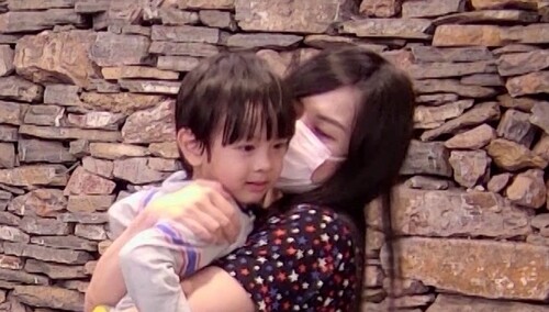 Max全程变妈妈迷弟，吴尊彻底“失宠”了