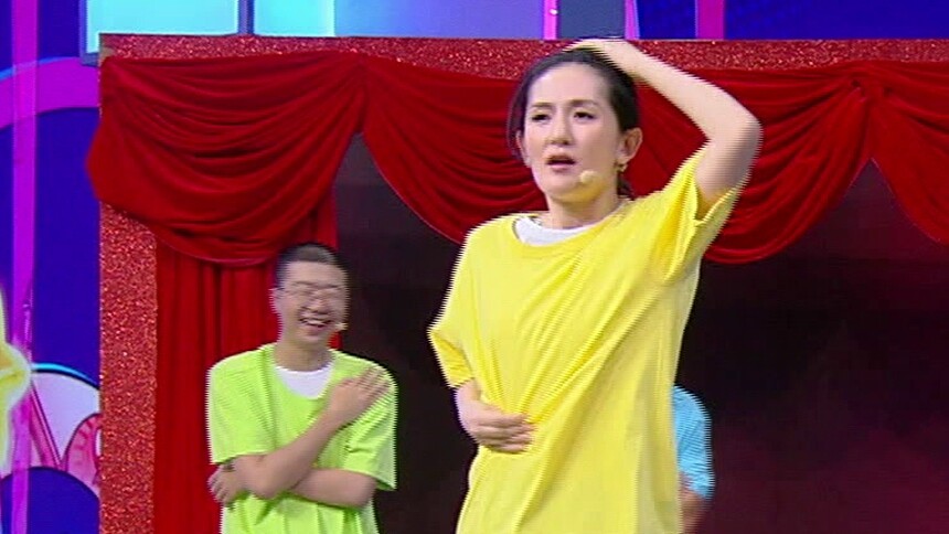 舞王本尊没错了！娜姐跳“肚疼舞”仿佛肚子里还有两个娃娃