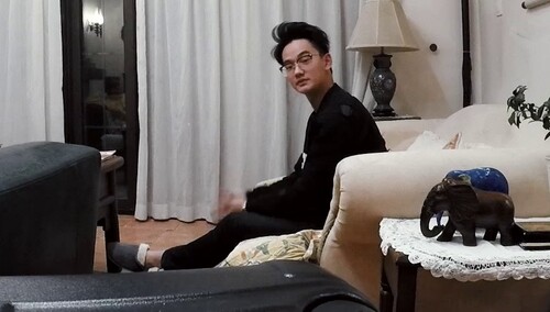 开启互换之旅 钱多多被迫口袋塞满袜子