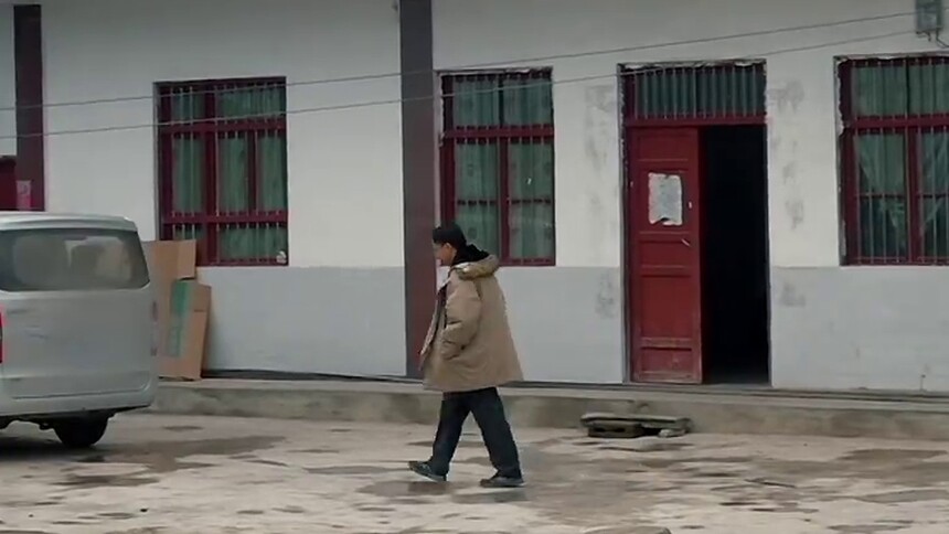 钱多多打砸骂脏话  钱爸气绝放弃录制