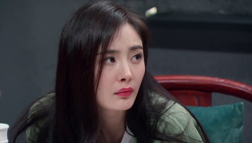 小白照片在杨幂房里？意外是杨幂被砸晕破相了