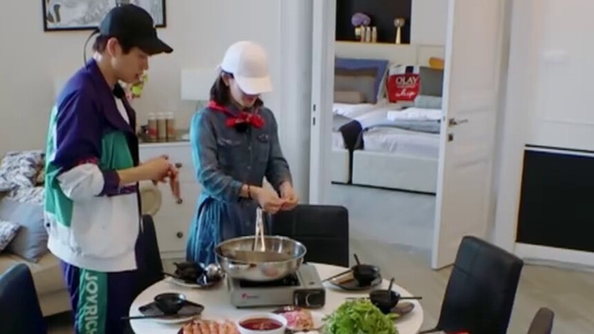 到普达佩斯吃海底捞？自带火锅底料...服了妻子团的神操作