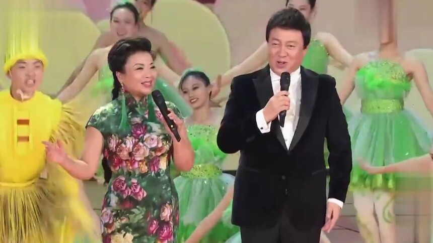 吕继宏&张也《山笑水笑人欢笑》