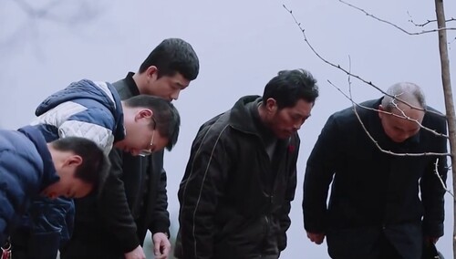 扎根扶贫一线 扶贫英雄王强肖寄田用生命带领乡亲告别贫困