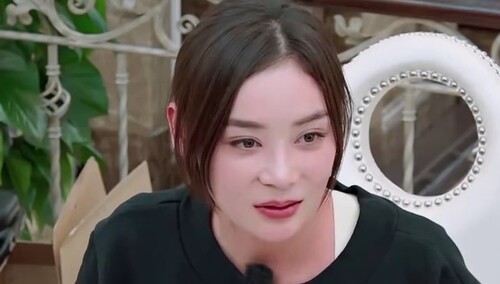 袁姗姗自曝独居原因，袁爸爸听完偷偷抹泪