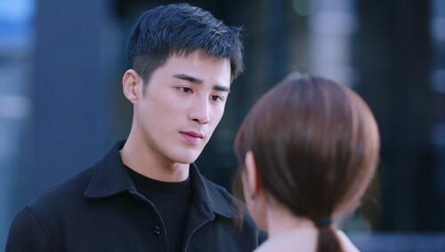 《我的机器人男友》终极预告：姜潮毛晓彤上演AI恋 女追男爆笑来袭