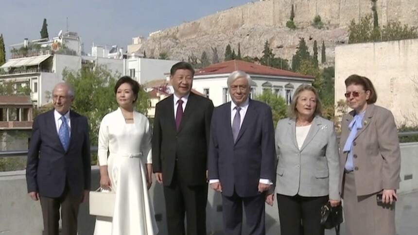 习近平和希腊总统共同参观雅典卫城博物馆