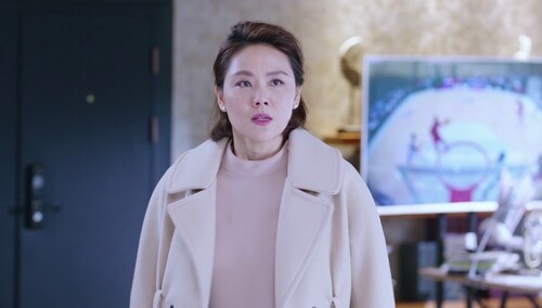 陈怡发现墨白是机器人