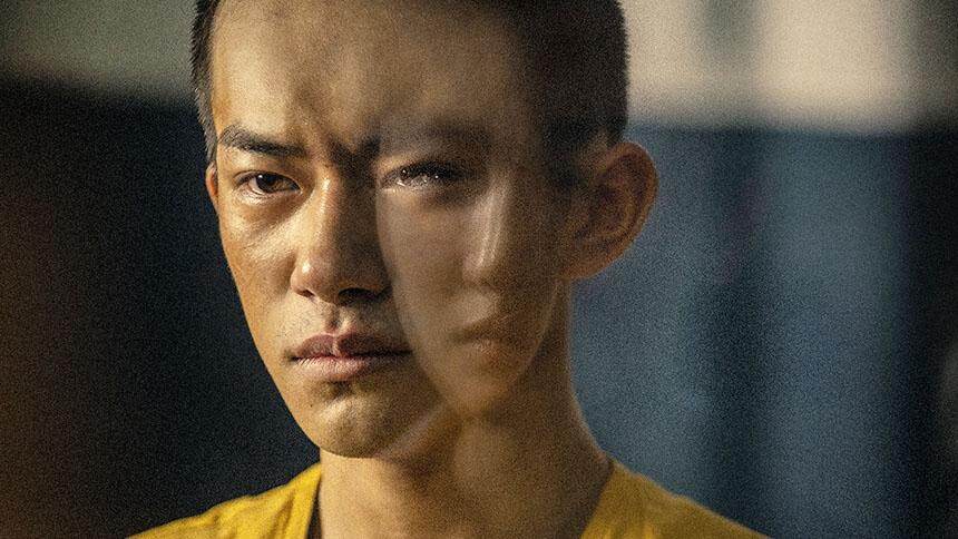 《少年的你》正片片段 小北陈念在监狱内隔窗对视